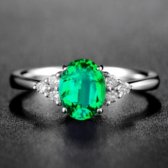 Emerald Resizable Ring - Picture 2 of 4